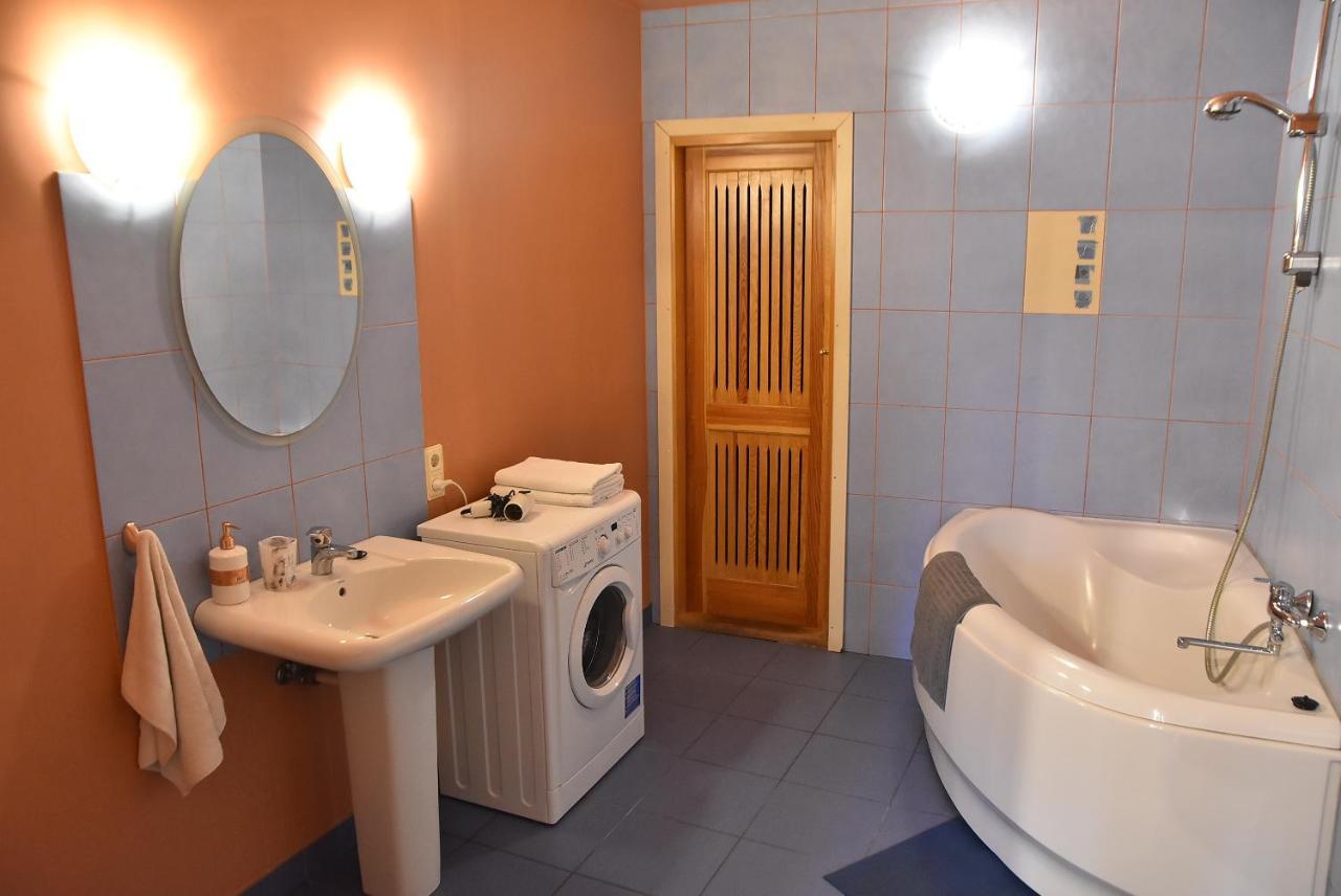 Uliha Apartamenti Liepaja Ngoại thất bức ảnh